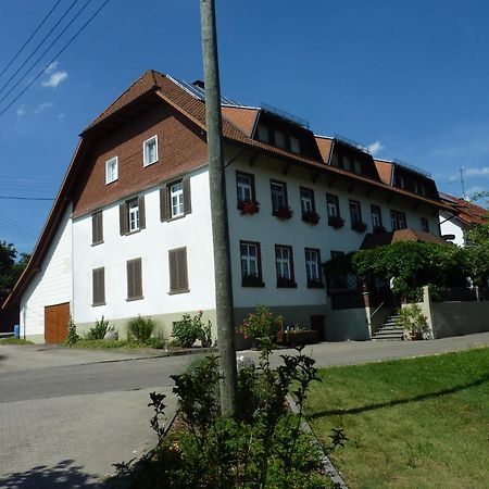 אולינגן בירקנדורף Gasthaus Zum Schwanen מראה חיצוני תמונה