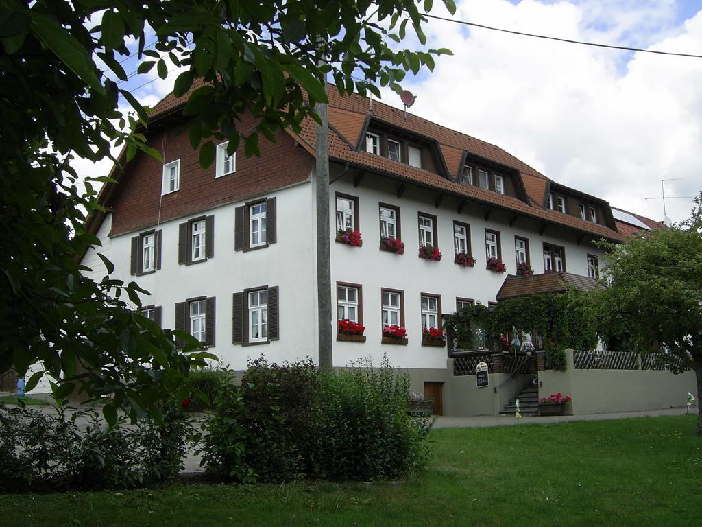 אולינגן בירקנדורף Gasthaus Zum Schwanen מראה חיצוני תמונה